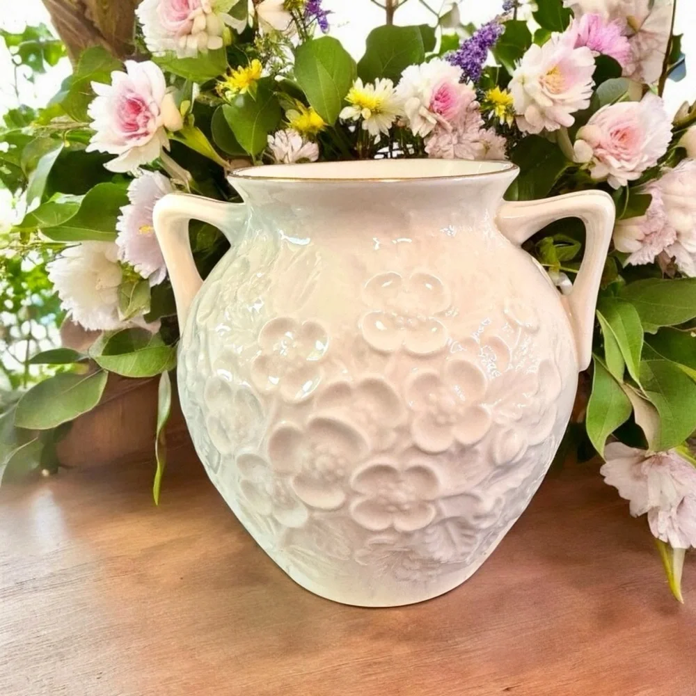 Lenox Dogwood Blossom Porcelain Ivory With 24k Gold Trim Double Handle Vase